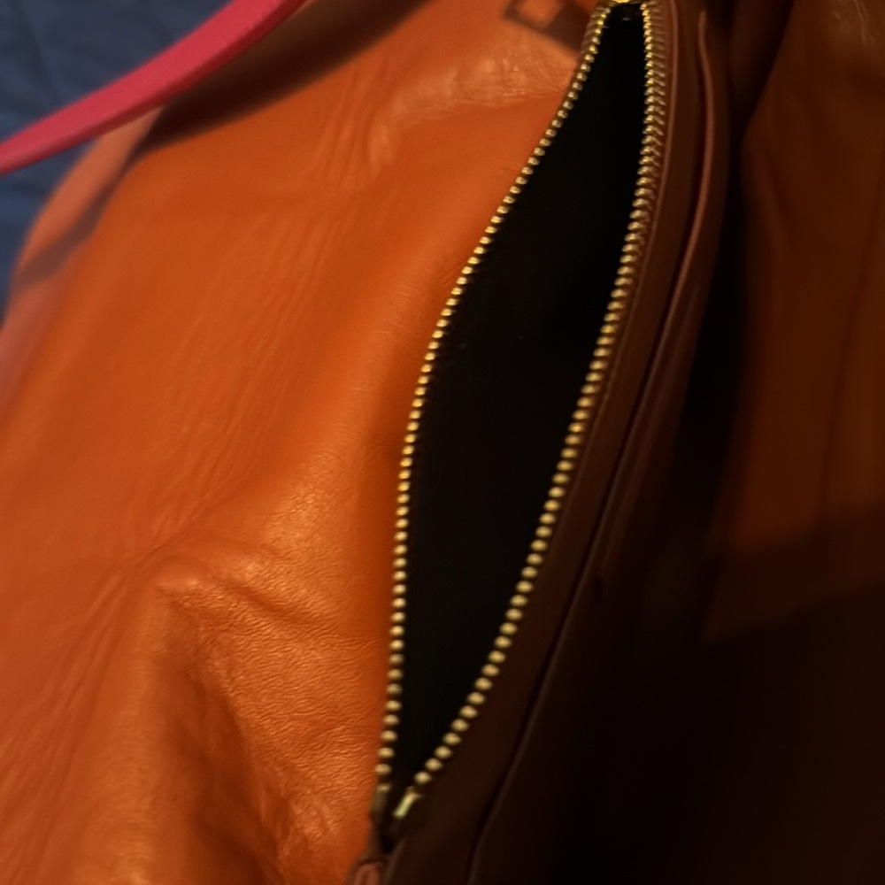 Marc Jacobs Leather Messenger Bag, Gold Tone Hardware, Clasp Closure - Picture 9 of 13